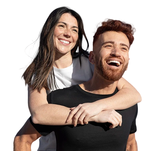 mulher feliz medindo a cintura