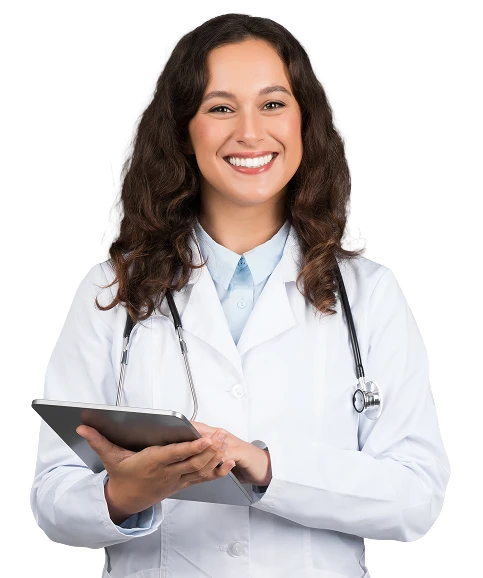 medica sorrindo com um tablet na mão